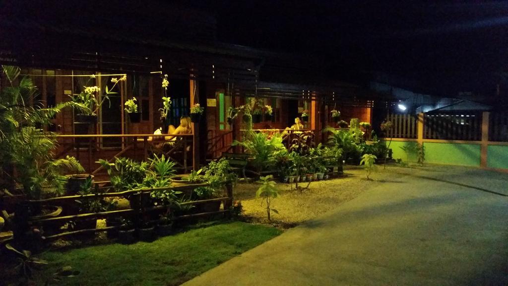 סוקותאי Happy Guesthouse Bungalow מראה חיצוני תמונה