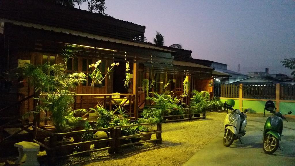 סוקותאי Happy Guesthouse Bungalow מראה חיצוני תמונה